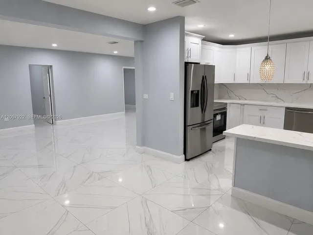 4-bedroom rental at 552 NE 161st Street, Miami