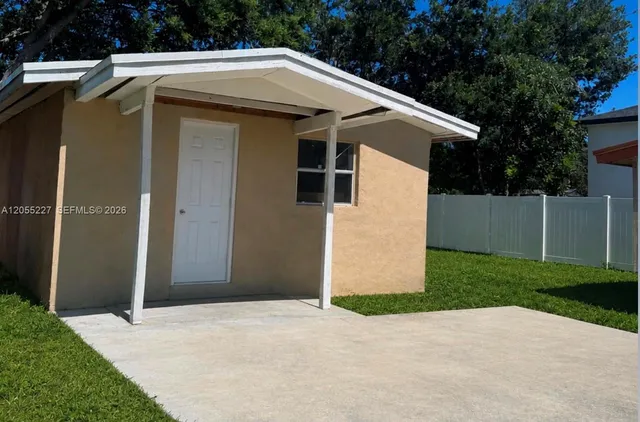 1-bedroom rental at 217 NW 14th Court #B, Dania Beach