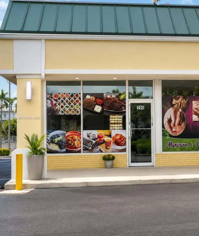 Commercial at 290 S State Rd 7, Hollywood