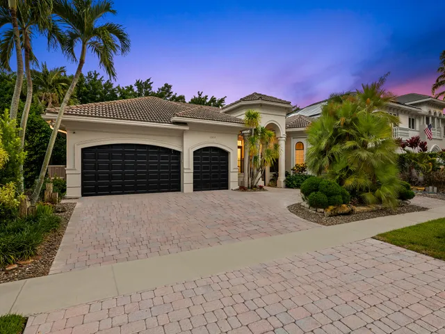 5-bedroom home at 10800 Blue Palm Street, Plantation