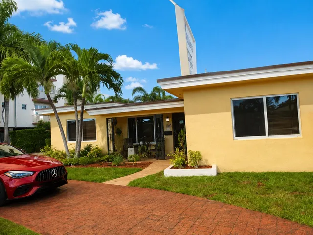 6-bedroom home at 1743 RODMAN Street, Hollywood