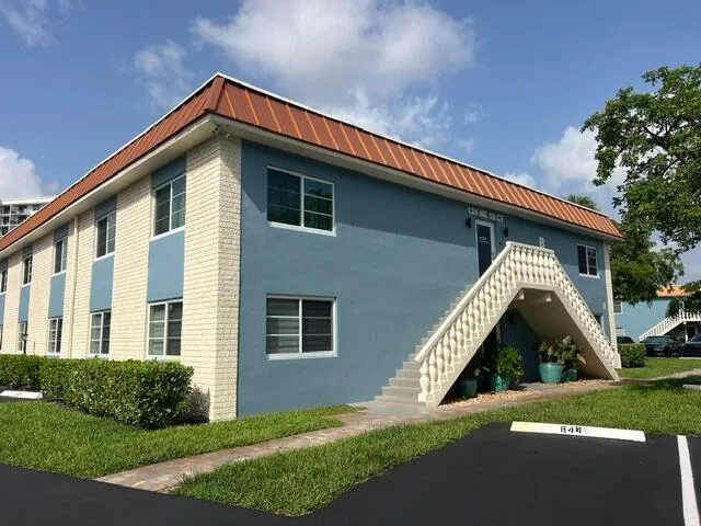2-bedroom home at 124 NE 19th Court #B102, Wilton Manors