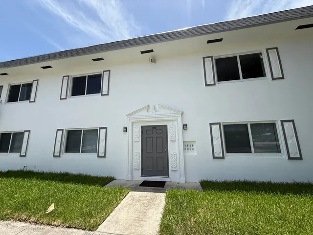 2-bedroom rental at 1859 Lincoln Street #202, Hollywood