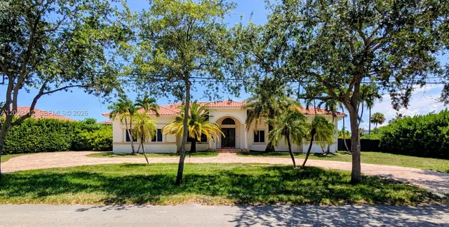 5-bedroom home at 6990 SW 90th Street, Pinecrest