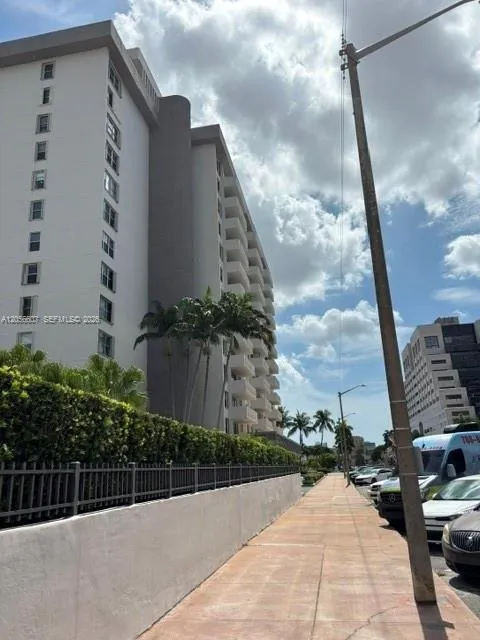2-bedroom home at 625 Biltmore Way #1201, Coral Gables