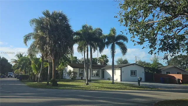 4-bedroom home at 2900 SW 16th Street, Fort Lauderdale