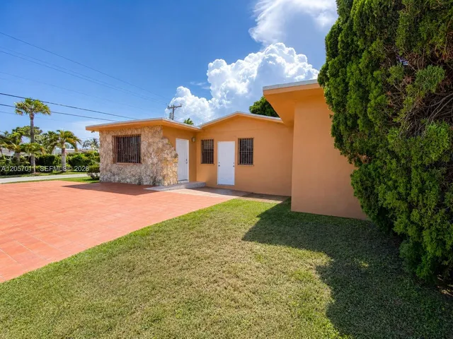 3-bedroom rental at 10200 SW 171st Street #B, Miami
