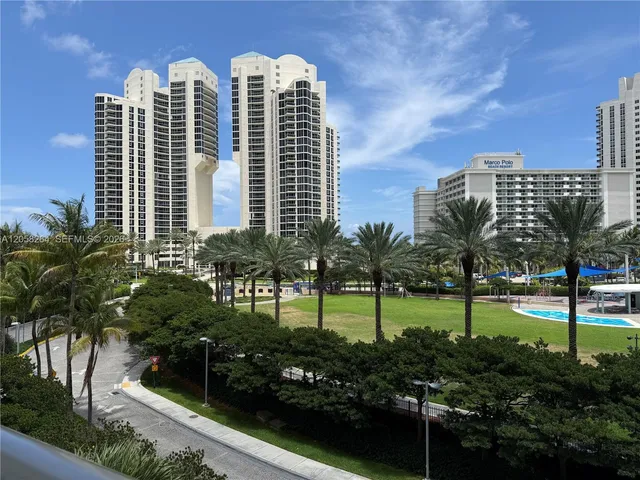 1-bedroom rental at 19370 Collins Avenue #423, Sunny Isles Beach