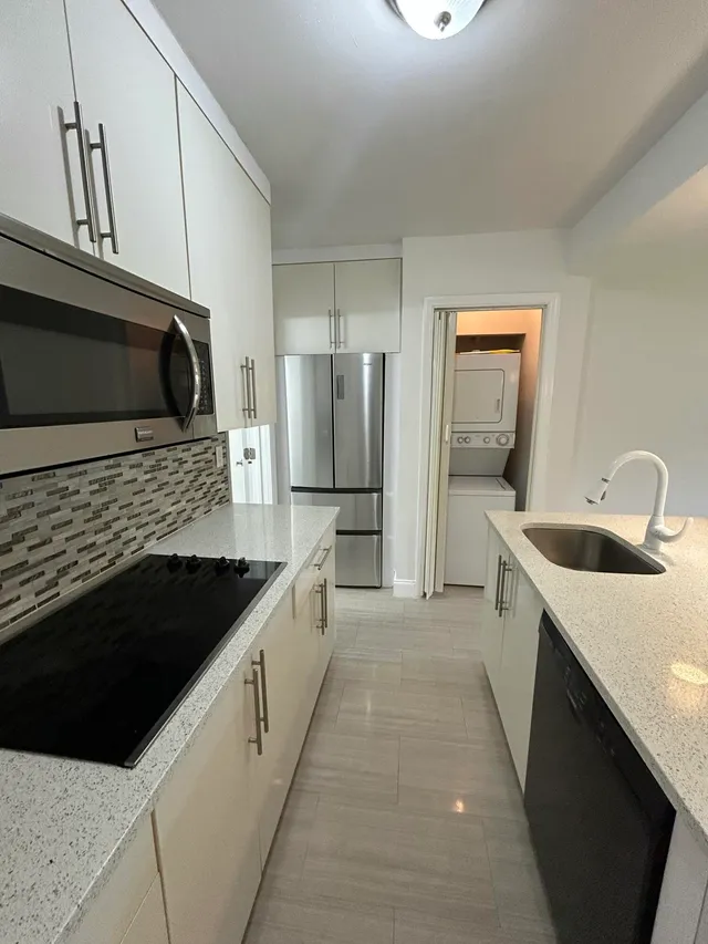 2-bedroom rental at 914 NE 15th Avenue #2, Fort Lauderdale
