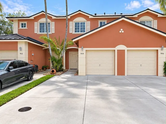 3-bedroom home at 904 NW 100th Avenue, Pembroke Pines
