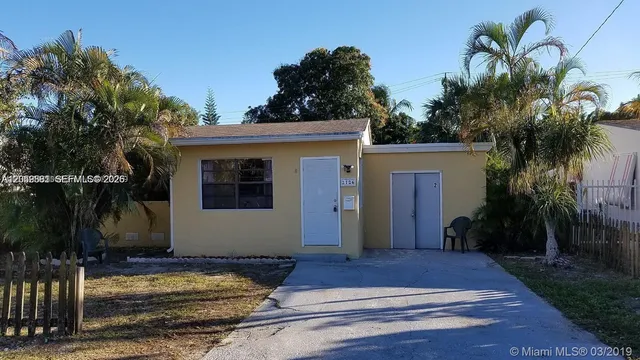 2-bedroom home at 2126 Arthur Street, Hollywood