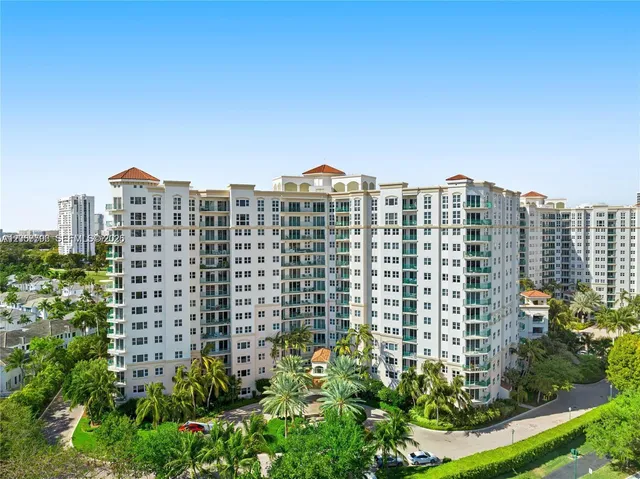 1-bedroom home at 19900 E Country Club Drive #310, Aventura