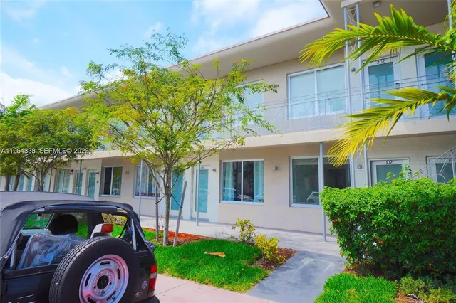 1-bedroom home at 801 15th Street #102, Miami Beach