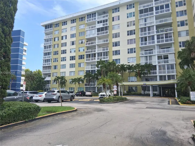 2-bedroom home at 4400hillcrest Hillcrest Dr 201b #201B, Hollywood