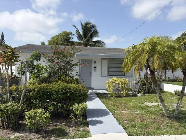 2-bedroom rental at 613 NW 5 Court, Hallandale Beach