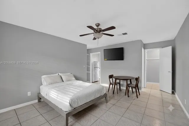 1-bedroom rental at 129 SE 4th Avenue #4, Hallandale Beach