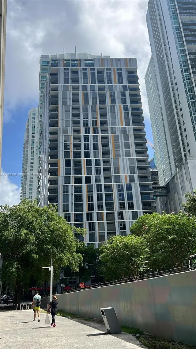 3-bedroom rental at 31 SE 6th Street #1801, Miami