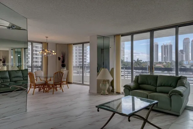 2-bedroom home at 3600 Mystic Pointe Drive #613, Aventura