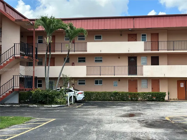 1-bedroom home at 19001 NE 14th Avenue #121, Miami