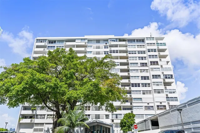 1-bedroom home at 3 Island Avenue #09L, Miami Beach