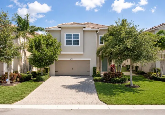 3-bedroom rental at 4729 Greenway Drive, Hollywood