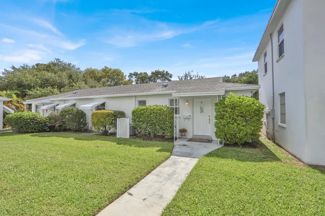 1-bedroom home at 10084 Meridian Way N #4, Palm Beach Gardens