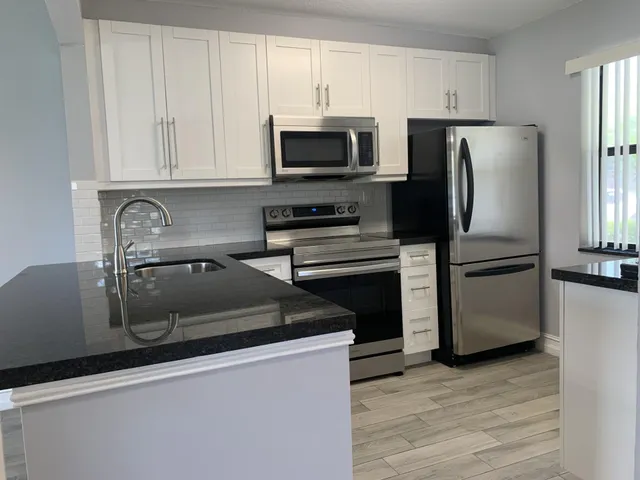 2-bedroom rental at 10011 Winding Lake Road #101, Sunrise