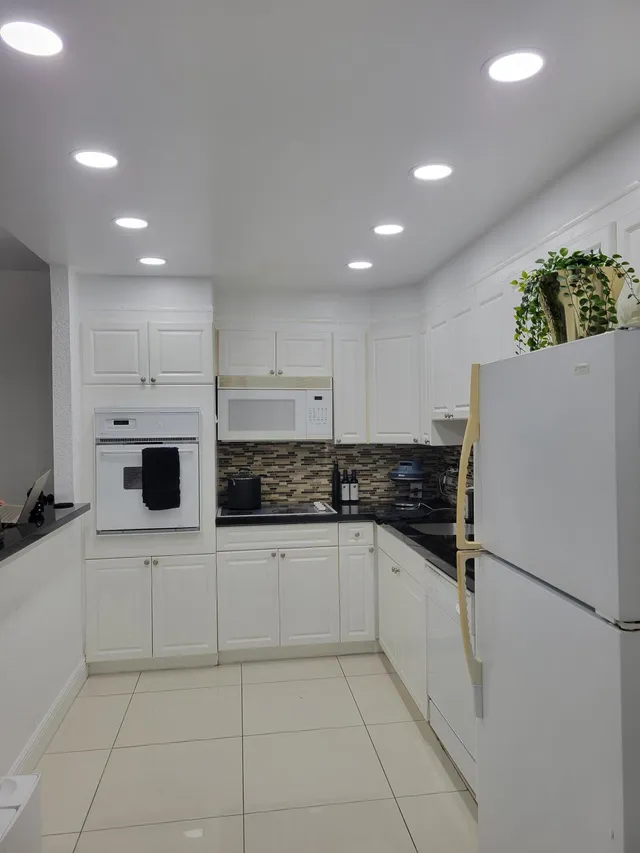 1-bedroom rental at 19370 COLLINS Avenue #623, Sunny Isles Beach
