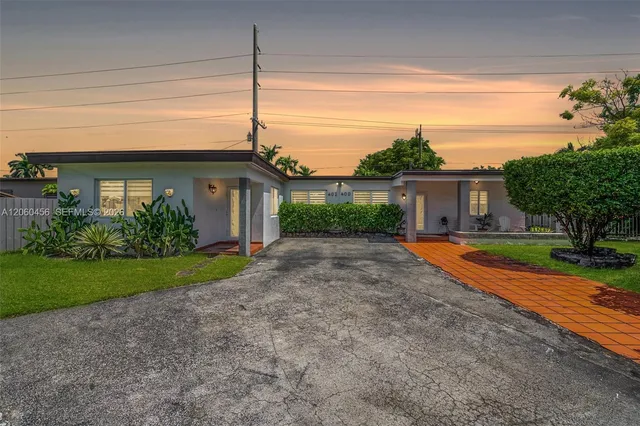 3-bedroom home at 400/402 Central Boulevard, Miami