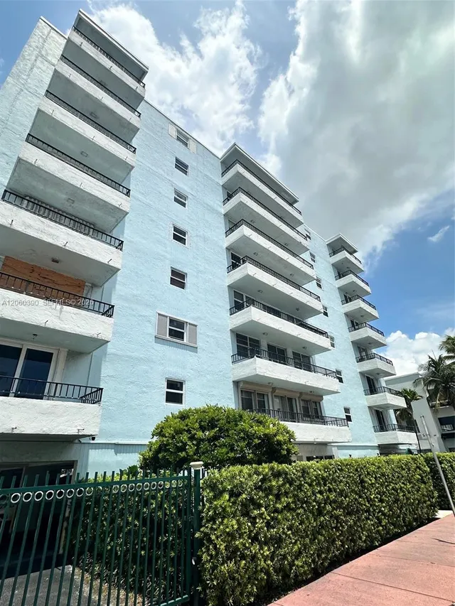 1-bedroom home at 720 Collins Avenue #309, Miami Beach
