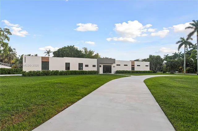 4-bedroom home at 360 Holly Lane, Plantation