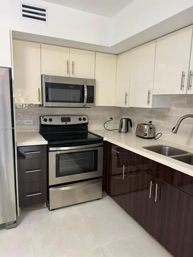 2-bedroom rental at 3680 N 56th Avenue #823, Hollywood