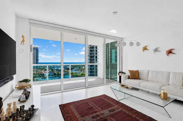 2-bedroom home at 19400 Turnberry Way #921, Aventura