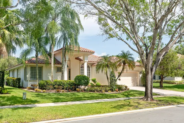 4-bedroom home at 875 Bayside Lane, Weston