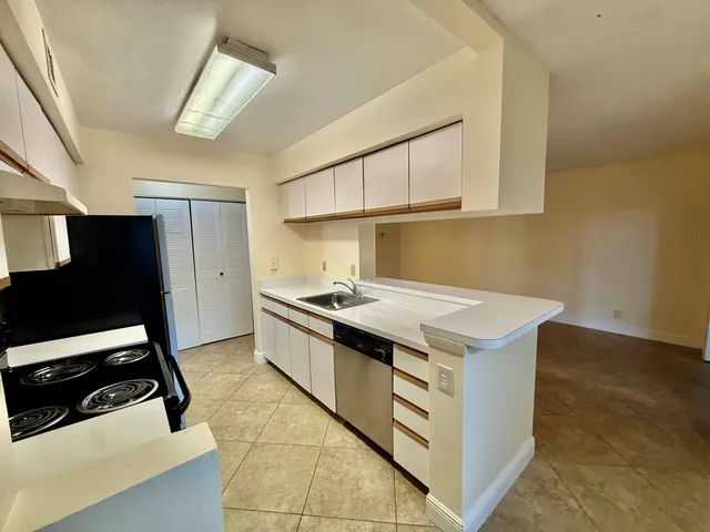 2-bedroom rental at 9777 Westview Drive #1113, Coral Springs