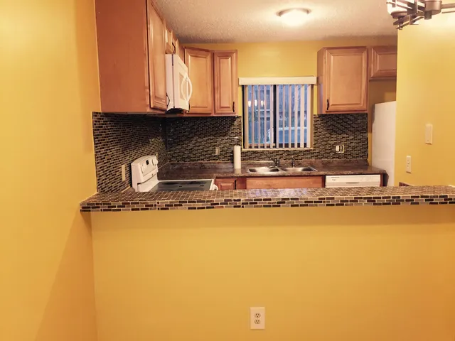 2-bedroom rental at 4641 CHERRY Road, West Palm Beach