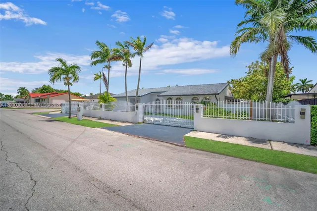 5-bedroom home at 3125 SW 108th Avenue, Miami