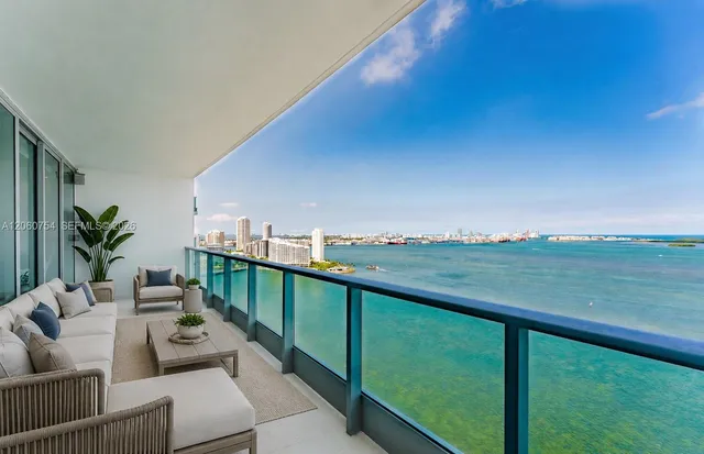 3-bedroom home at 1331 Brickell Bay Drive #2805, Miami
