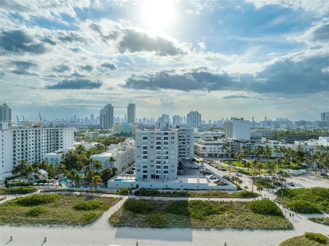 1-bedroom home at 465 Ocean Drive #303, Miami Beach