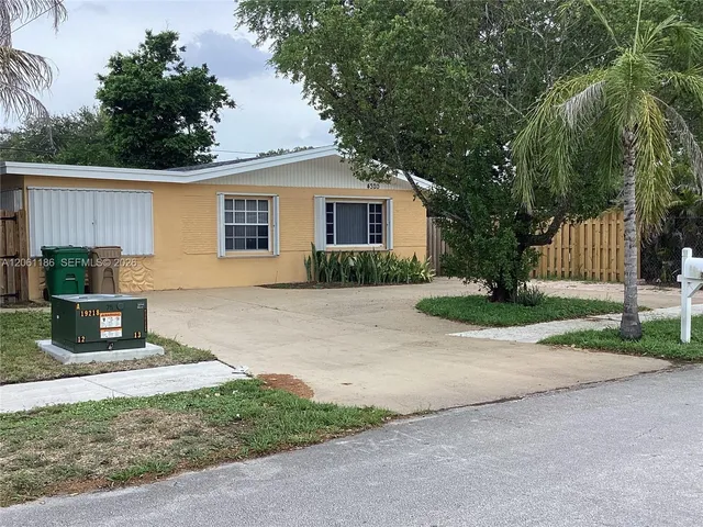 3-bedroom home at 4320 SW 56th Avenue, Davie