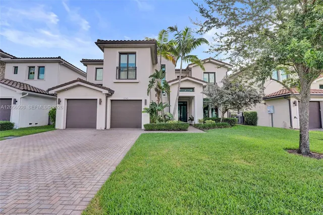 6-bedroom home at 5742 E Brookfield Circle E, Hollywood