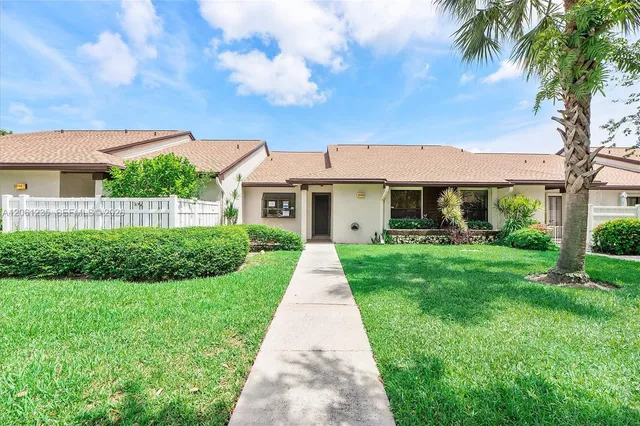 2-bedroom home at 3342 Carambola Circle S, Coconut Creek