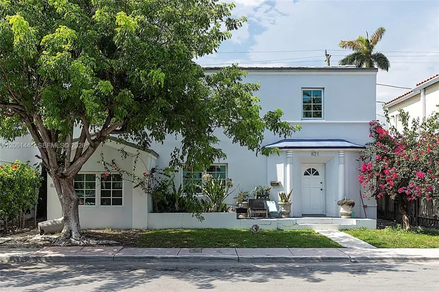 5-bedroom home at 821 Espanola Way, Miami Beach