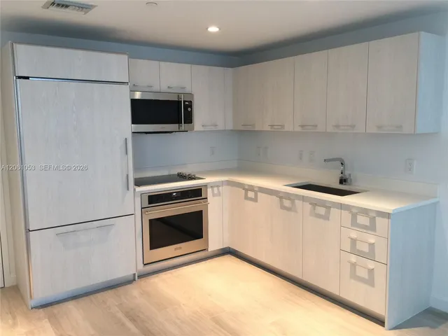 1-bedroom rental at 45 SW 9 Street #1607, Miami