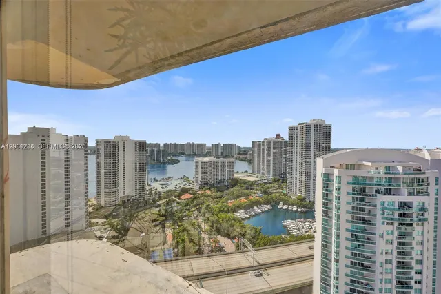 3-bedroom rental at 19355 Turnberry Way #26E, Aventura
