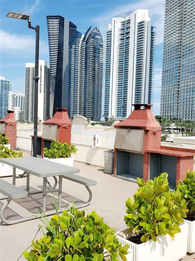 1-bedroom rental at 17021 N Bay Road #618, Sunny Isles Beach
