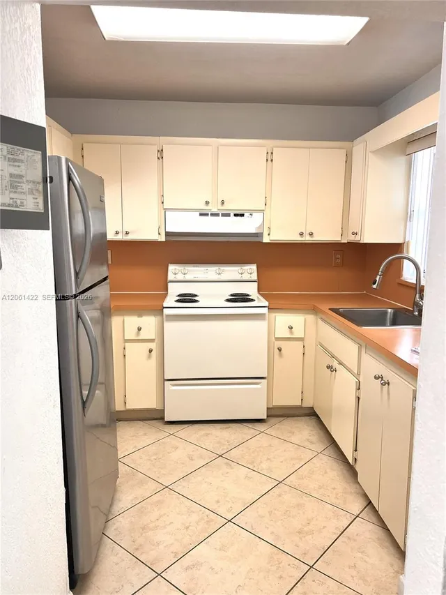2-bedroom rental at 401 NW 72nd Avenue #304B, Miami
