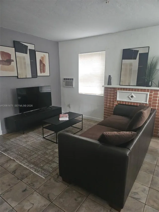 1-bedroom rental at 615 NE 4th Street #1, Hallandale Beach