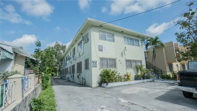 1-bedroom rental at 461 SW 6th Street #8, Miami