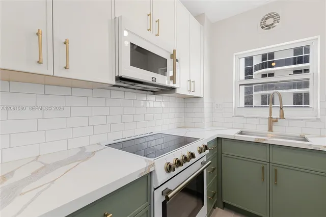 2-bedroom rental at 4747 Collins Avenue #709, Miami Beach